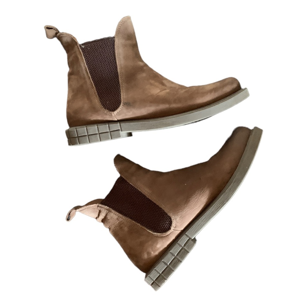 Bueno Quake Chelsea Boots